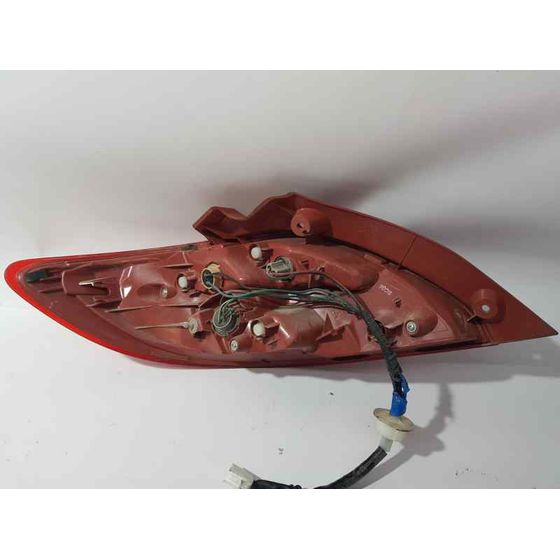 Piloto Trasero Derecho Para Mazda 2 Lim.