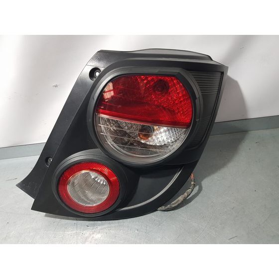 Piloto Trasero Derecho Para Chevrolet Aveo Berlina Hatchback