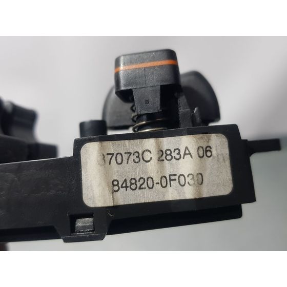 Mando Elevalunas Delantero Izquierdo Para Toyota Corolla