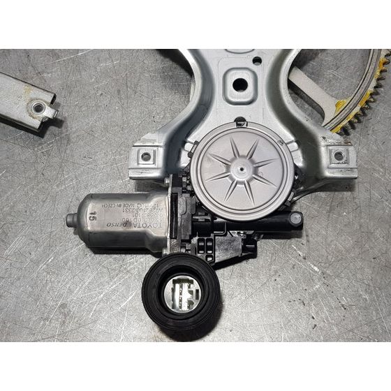 Elevalunas Delantero Derecho Para Toyota Yaris