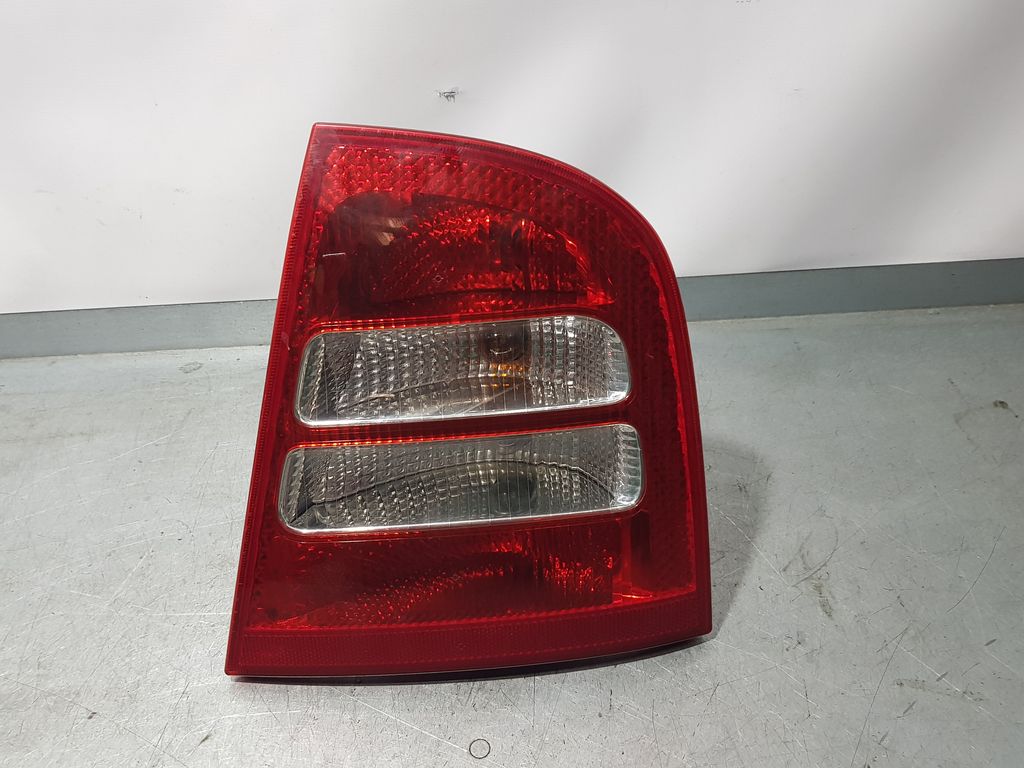 Piloto Trasero Derecho Para Skoda Octavia Berlina