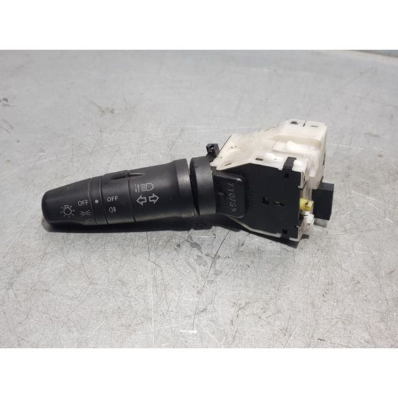 Mando Luces Para Nissan Cabstar ->09.06