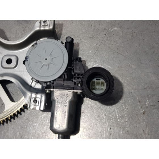 Elevalunas Delantero Derecho Para Toyota Yaris