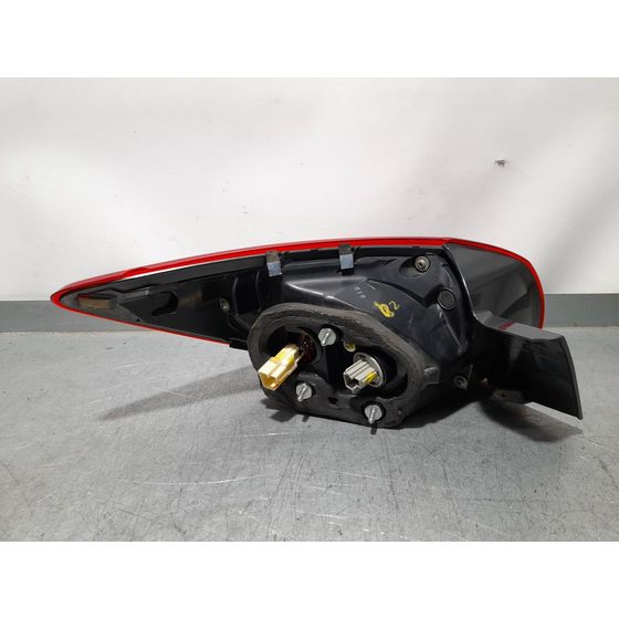 Piloto Trasero Derecho Para Mazda 3 Lim.