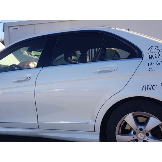 Puerta Trasera Izquierda Para Mercedes Clase C Lim.