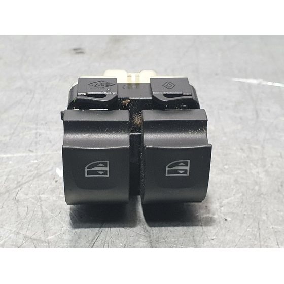 Mando Elevalunas Delantero Izquierdo Para Renault Clio Iv