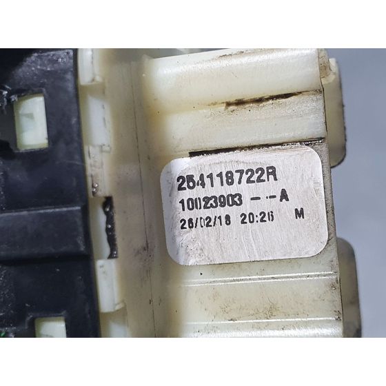 Mando Elevalunas Delantero Izquierdo Para Renault Clio Iv