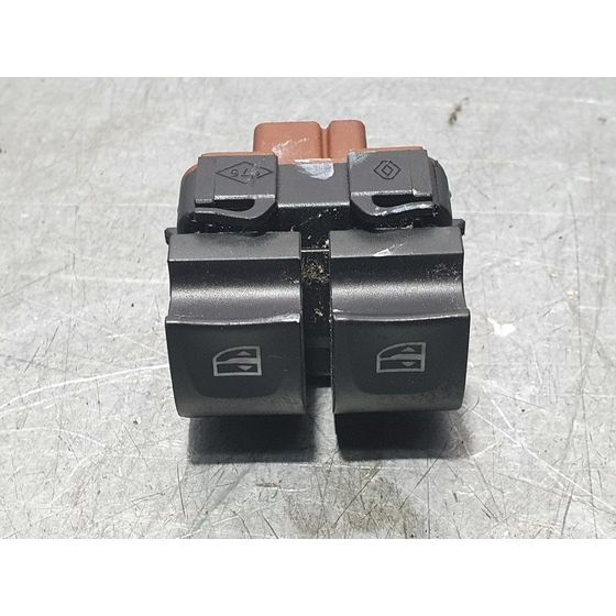 Mando Elevalunas Delantero Izquierdo Para Renault Clio Iv