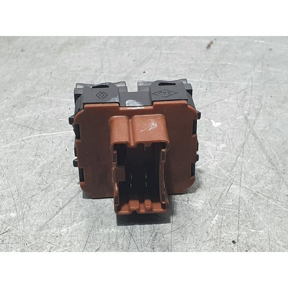 Mando Elevalunas Delantero Izquierdo Para Renault Clio Iv
