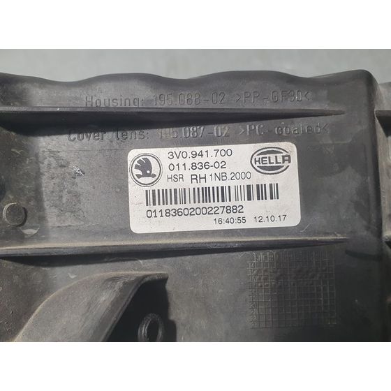 Faro Antiniebla Derecho Para Skoda Superb