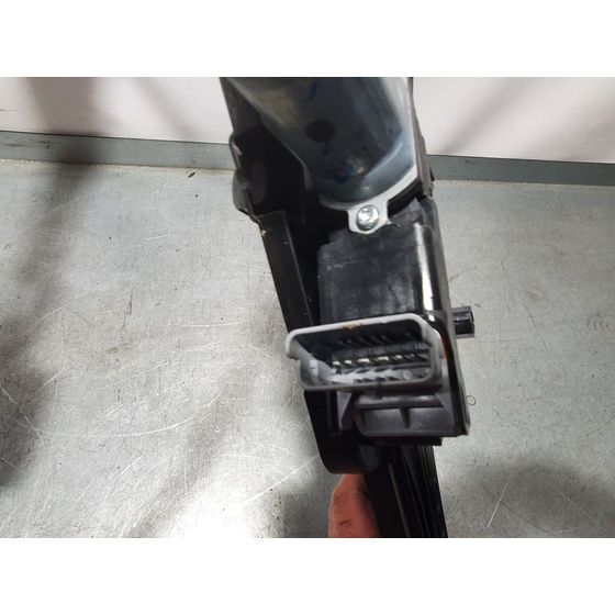 Elevalunas Delantero Izquierdo para Peugeot 208 (P2)