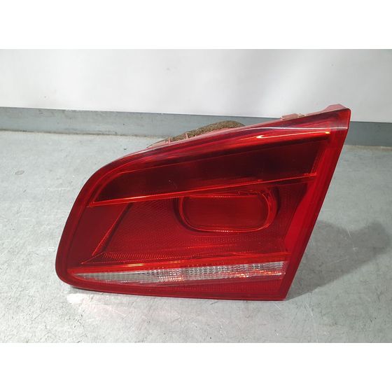 Piloto Trasero Derecho Para Volkswagen Passat Lim.