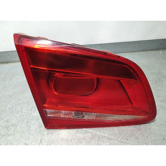 Piloto Trasero Izquierdo para Volkswagen Passat Lim. (362)
