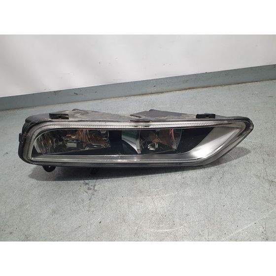 Faro Antiniebla Derecho Para Volkswagen Passat Lim.