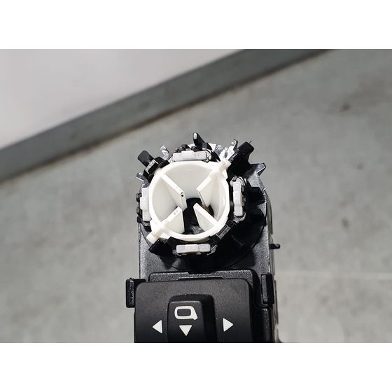 Mando Elevalunas Delantero Izquierdo Para Peugeot 5008