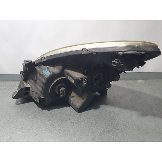 Faro Derecho Para Toyota Corolla Verso