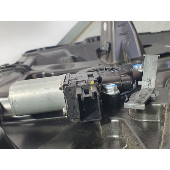 Elevalunas Delantero Derecho Para Mazda 3 Lim.