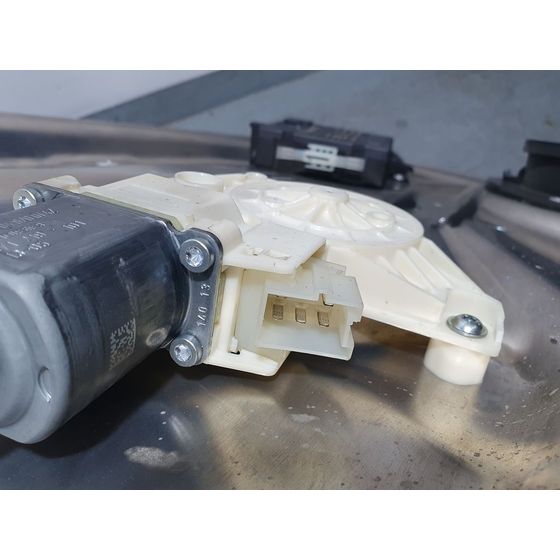 Elevalunas Delantero Izquierdo Para Mercedes Clase C Lim.