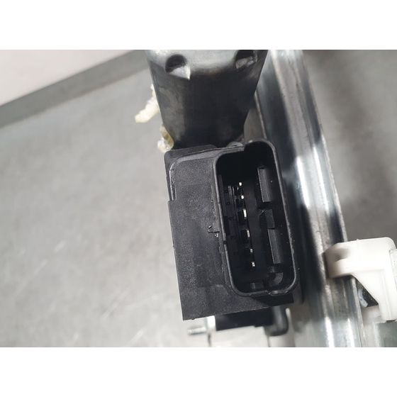 Elevalunas Delantero Derecho Para Peugeot 2008