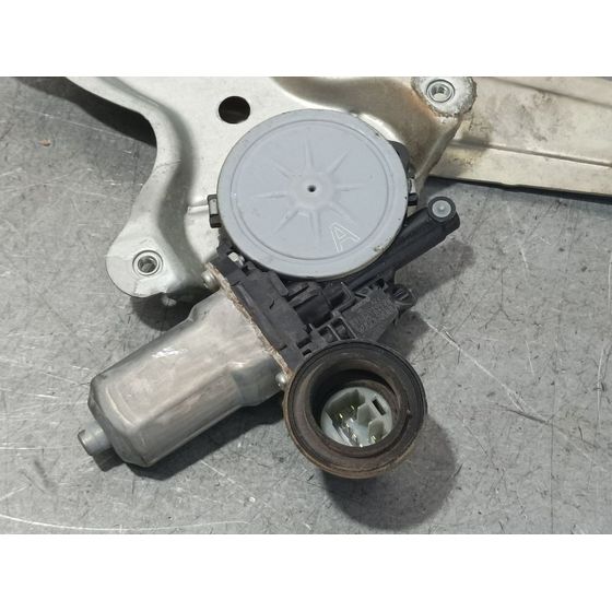 Elevalunas Trasero Izquierdo Para Lexus Is200