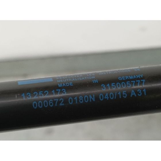 Amortiguadores Capo Para Opel Insignia Berlina
