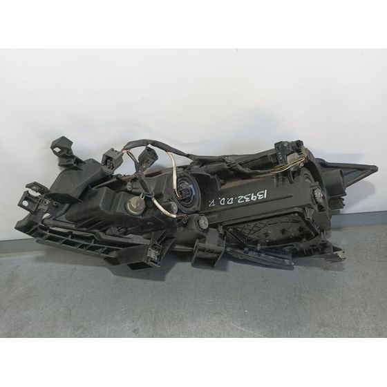 Faro Derecho Para Mazda 6 Lim.