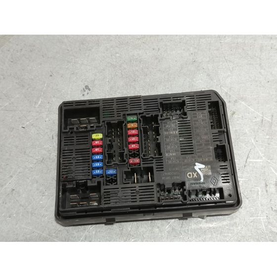 Caja Reles / Fusibles para Nissan Micra V (K14)