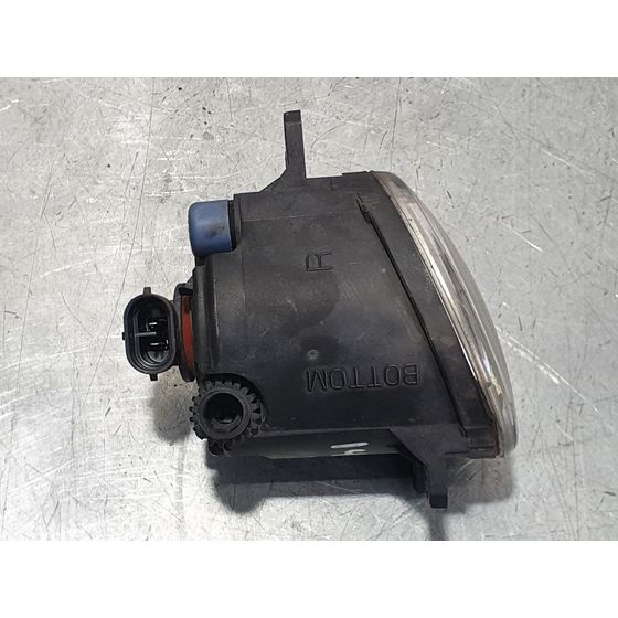 Faro Antiniebla Derecho Para Toyota Avensis