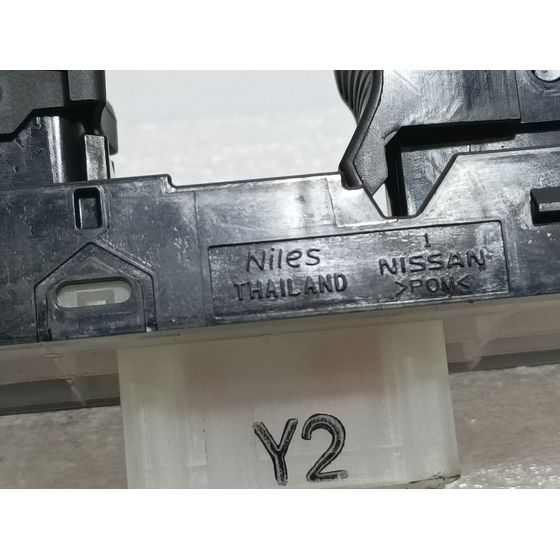 Mando Elevalunas Delantero Derecho para Nissan Micra V (K14)