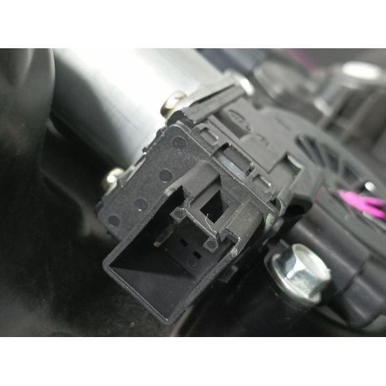 Elevalunas Delantero Derecho para Mazda 2 Lim.