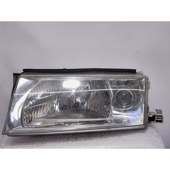 Faro Izquierdo Para Skoda Octavia Berlina