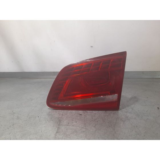 Piloto Trasero Derecho Para Volkswagen Passat Lim.