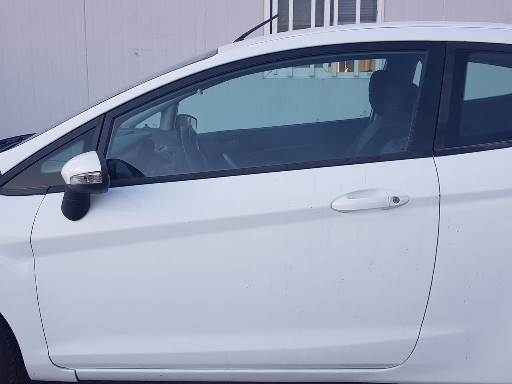 Puerta Delantera Izquierda Para Ford Fiesta