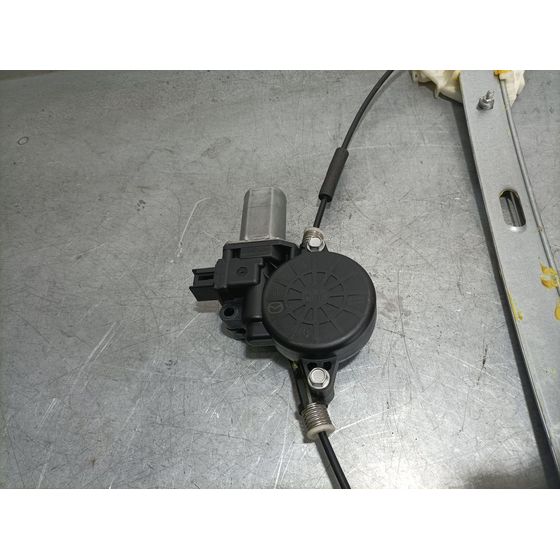 Elevalunas Trasero Derecho Para Mazda 2 Lim.