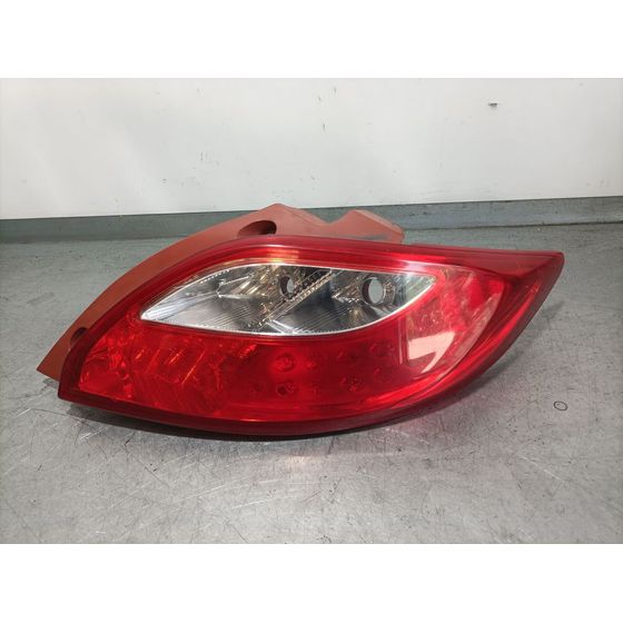Piloto Trasero Derecho Para Mazda 2 Lim.