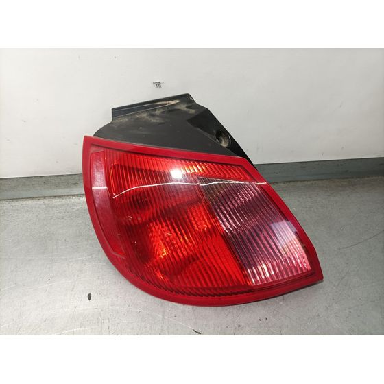 Piloto Trasero Izquierdo Para Mitsubishi Colt Berlina 3