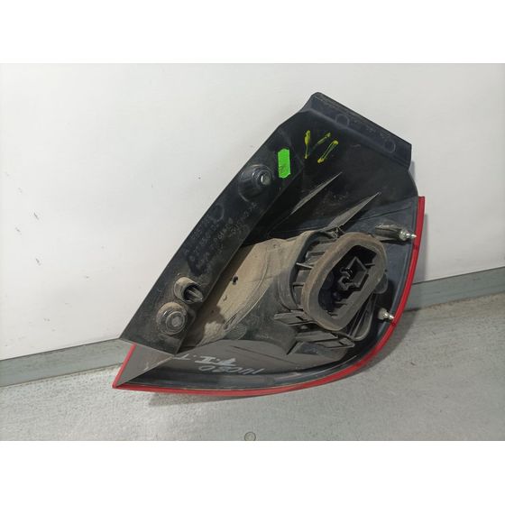 Piloto Trasero Izquierdo Para Mitsubishi Colt Berlina 3