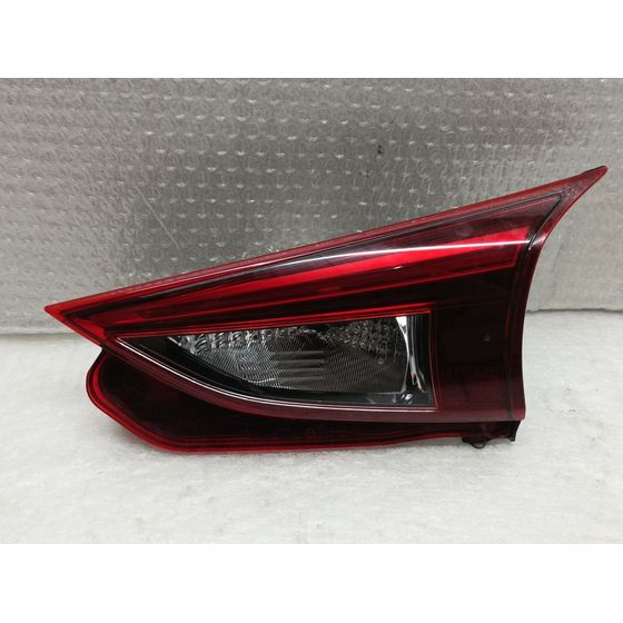 Piloto Trasero Derecho para Mazda 3 Lim. ()