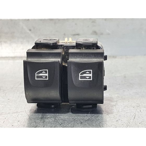 Mando Elevalunas Delantero Izquierdo Para Renault Clio Iv