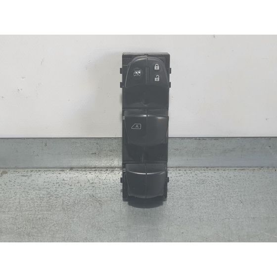 Mando Elevalunas Delantero Izquierdo Para Nissan Qashqai