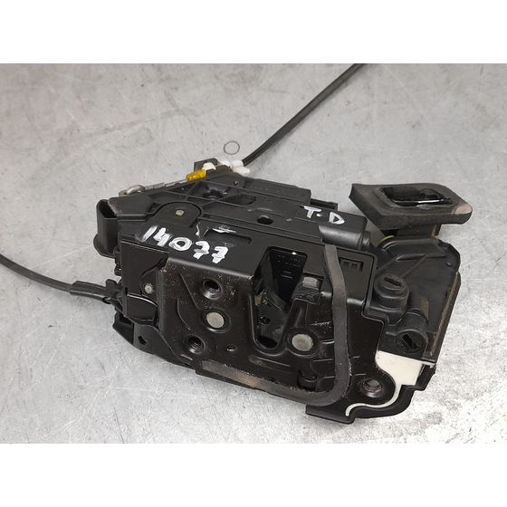 Cerradura Puerta Trasera Derecha Para Volkswagen Golf Vii Lim.