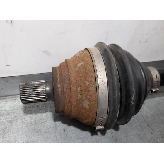 Transmision Delantera Izquierda Para Volkswagen Passat Lim.