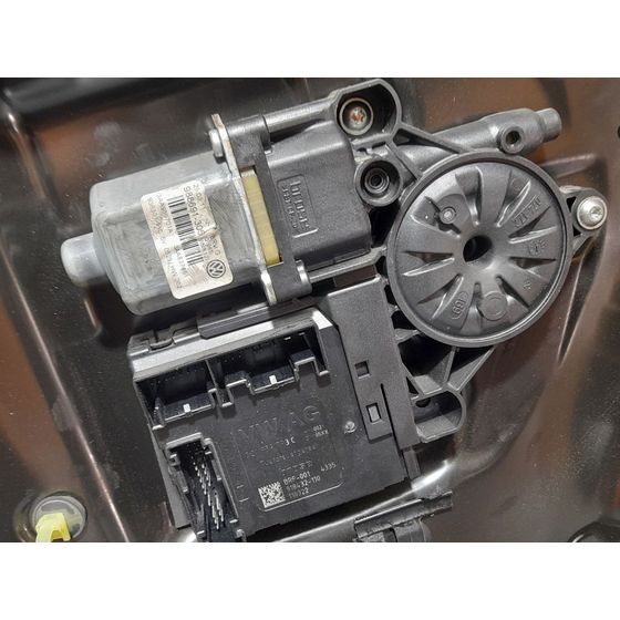 Elevalunas Delantero Izquierdo para Volkswagen Passat Lim. (362)