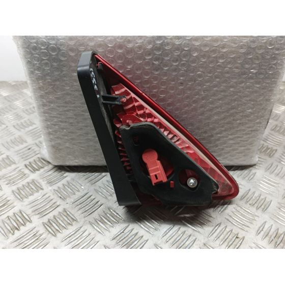 Piloto Trasero Derecho Para Peugeot 3008