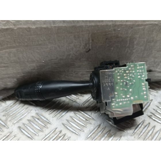 Mando Limpia para Toyota Corolla (E12)