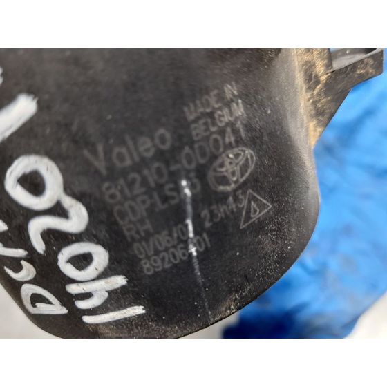 Faro Antiniebla Derecho Para Toyota Avensis Berlina