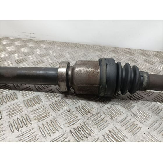 Transmision Delantera Derecha para Ford Focus Lim. (Cb4)