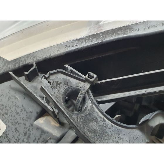 Faro Derecho para Peugeot 3008