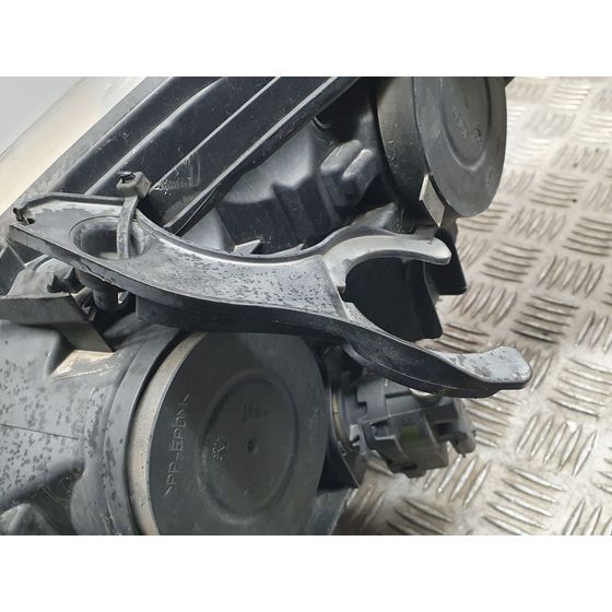 Faro Derecho para Peugeot 3008