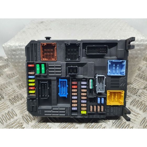 Caja Reles / Fusibles Para Peugeot 508